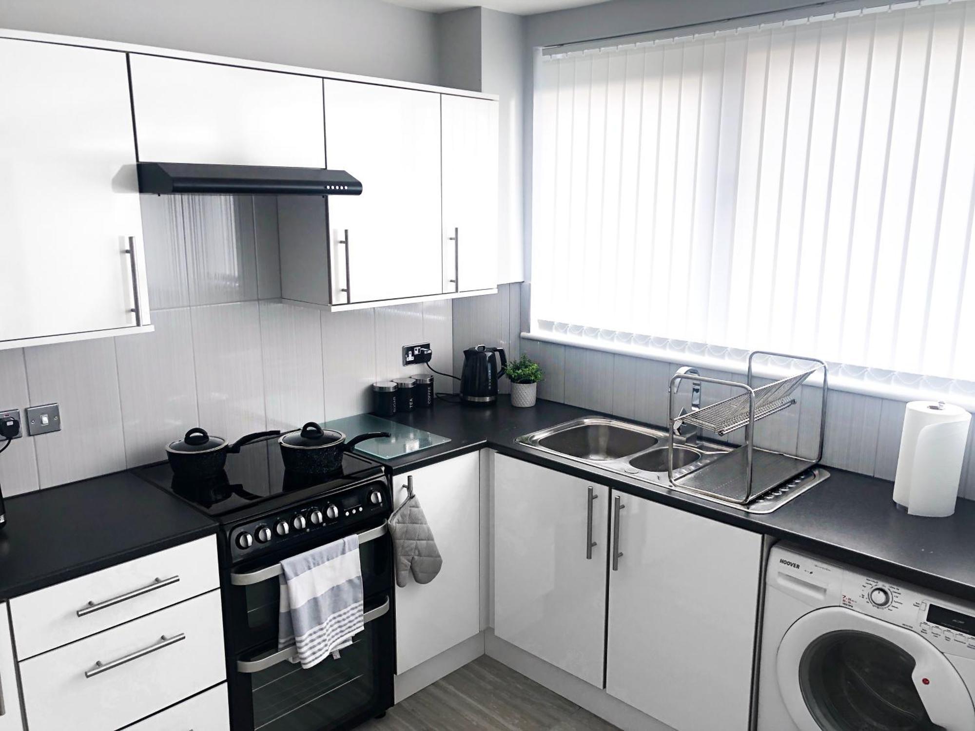 Modern 2 Bedroom Apartment Near M6 Birmingham Buitenkant foto