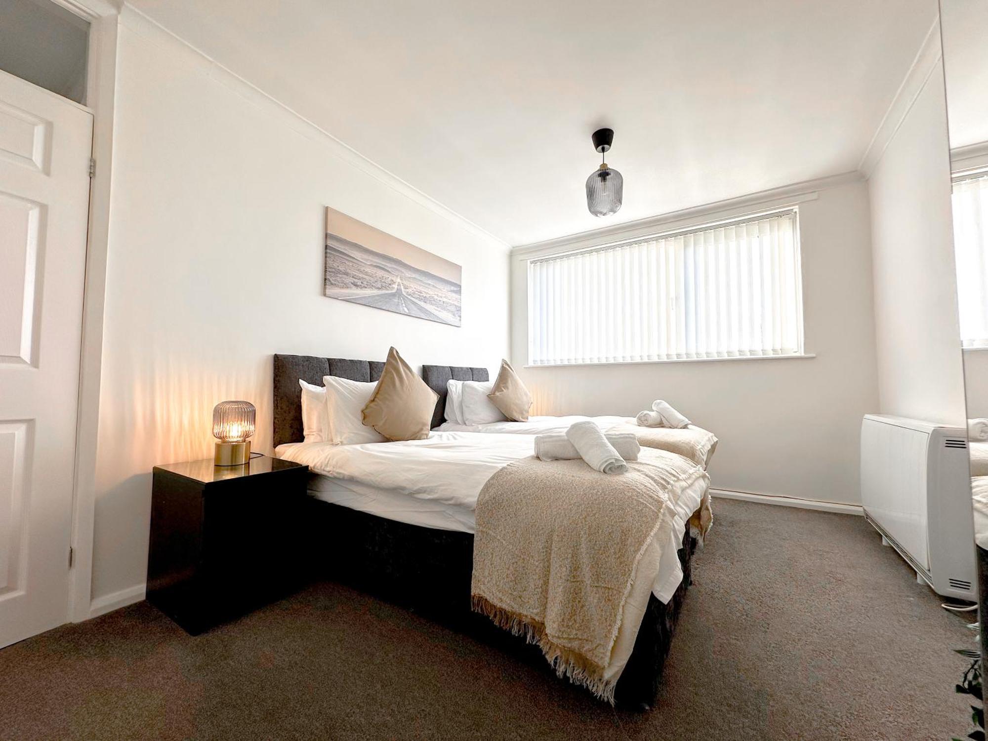 Modern 2 Bedroom Apartment Near M6 Birmingham Buitenkant foto