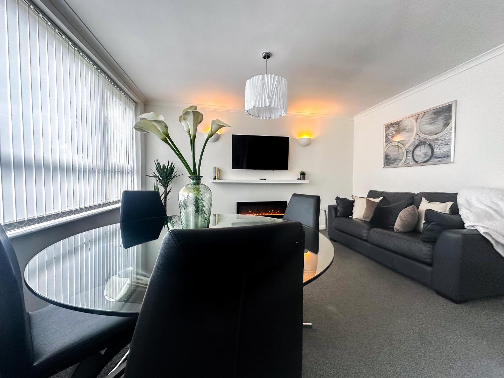 Modern 2 Bedroom Apartment Near M6 Birmingham Buitenkant foto