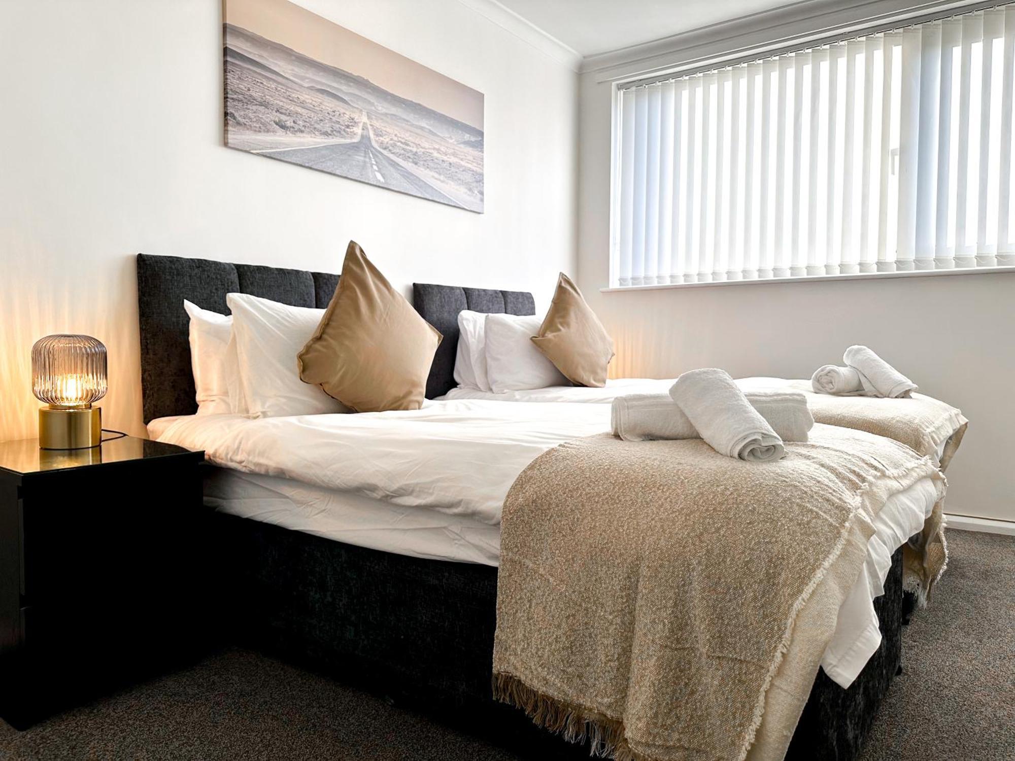 Modern 2 Bedroom Apartment Near M6 Birmingham Buitenkant foto