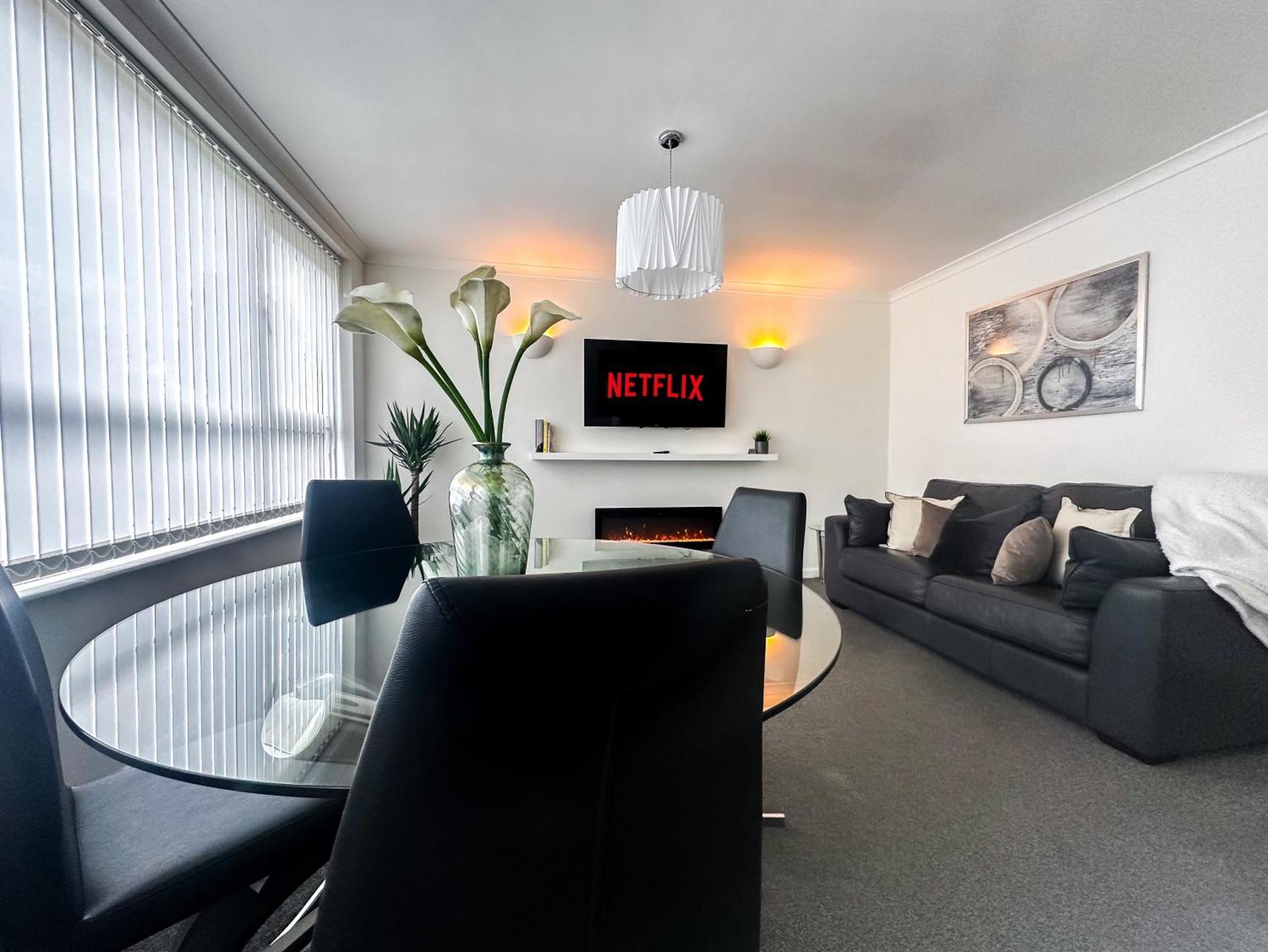 Modern 2 Bedroom Apartment Near M6 Birmingham Buitenkant foto